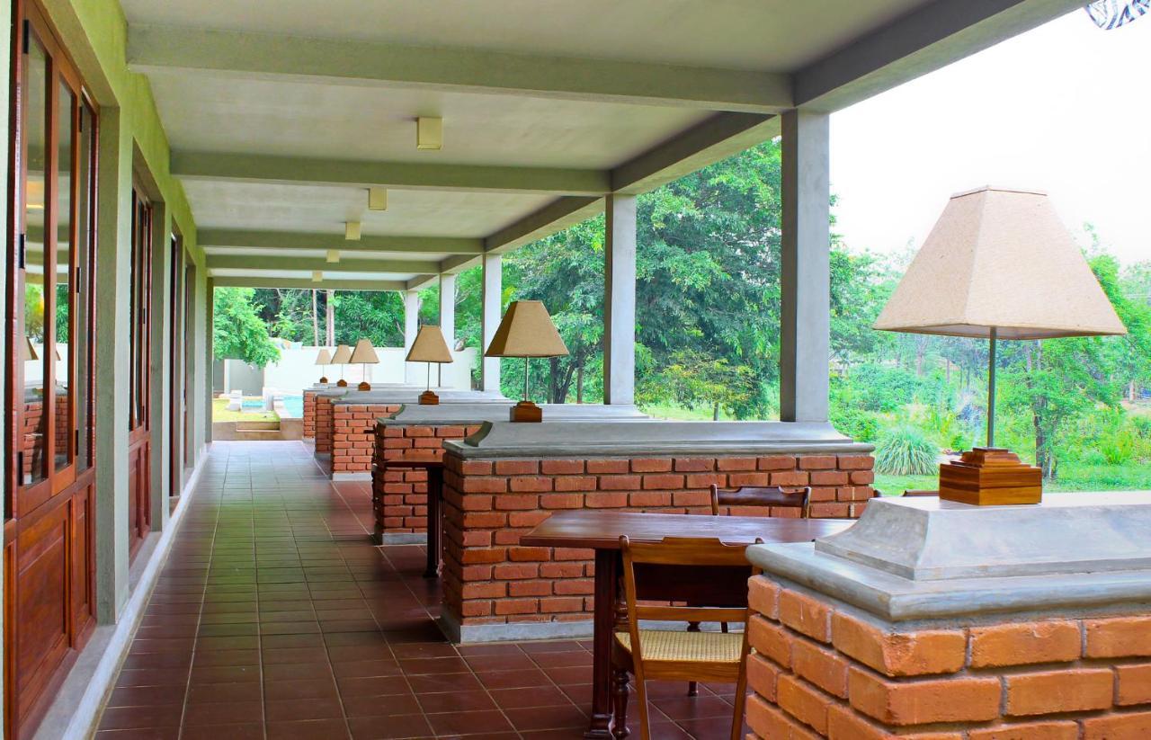 Ehalagala Lake Resort Sigiriya Exterior foto